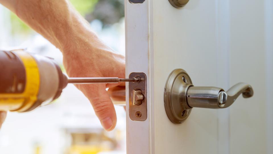 Hire Licensed Locksmith for Best Services