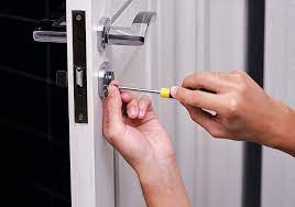 Why Locksmith Experts Recommend That You Deadbolt Your Door