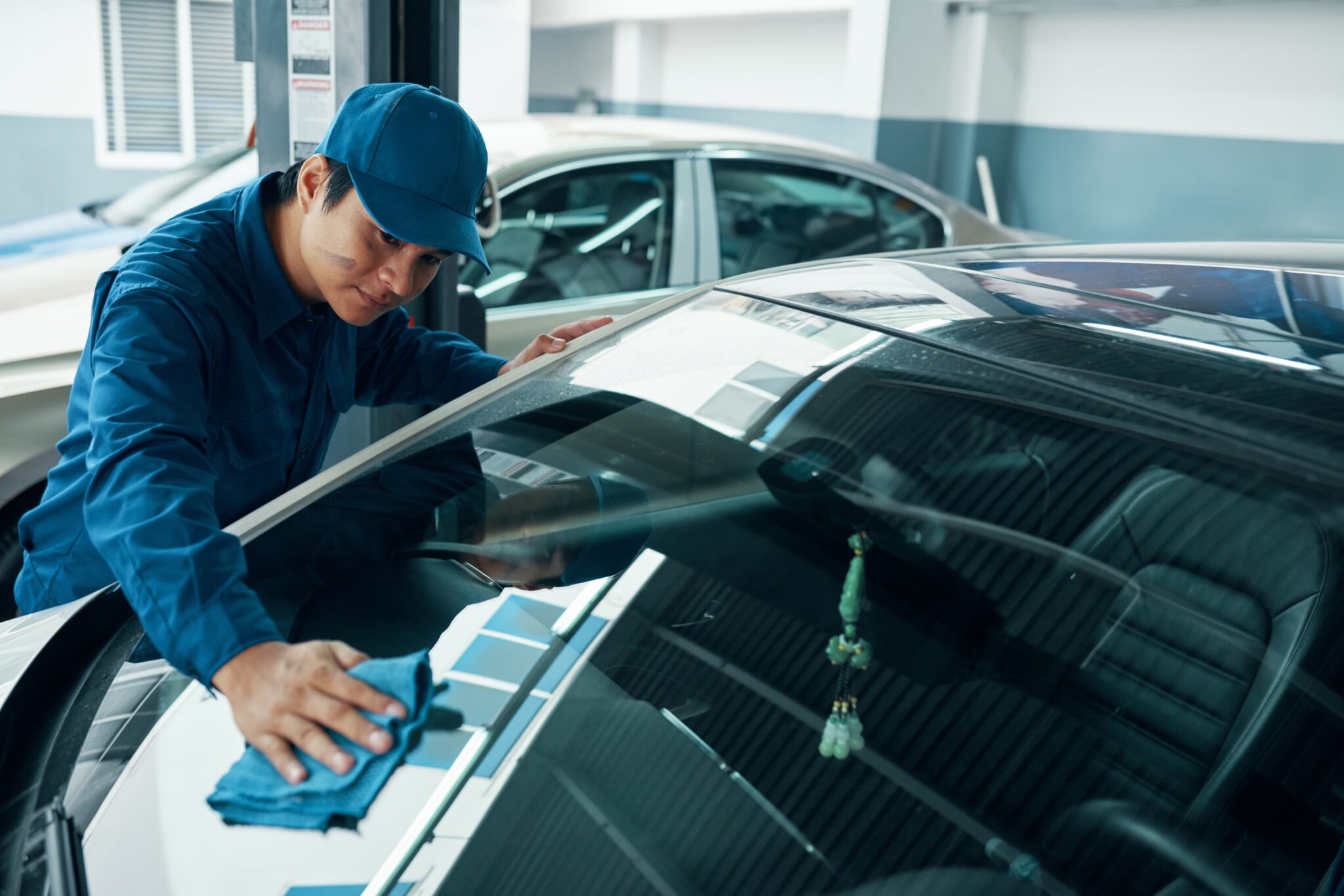 When Should You Prioritize Repairing or Replacing your Vehicle’s Windshield to Ensure Safety and Avoid Potential Disasters?