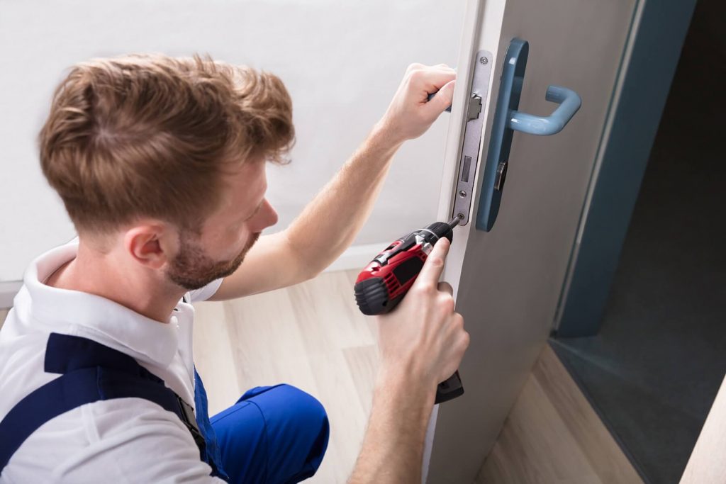 How Locksmiths Work With Law Enforcement in Security Situations