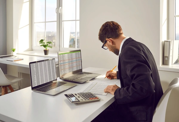 Top Benefits of Working with a Professional Tax Accountant