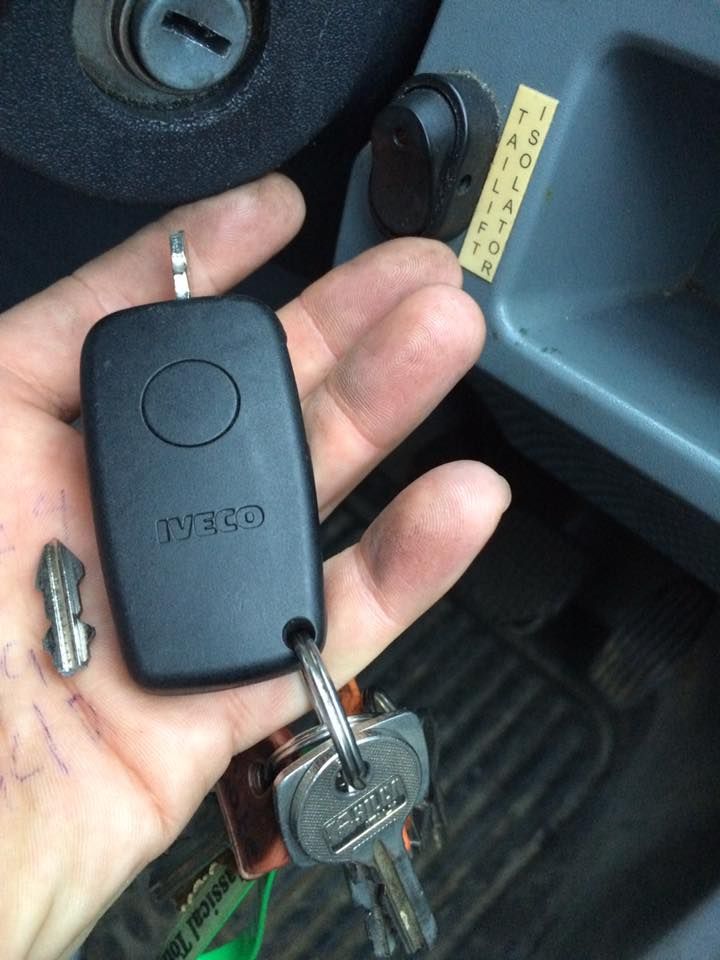 When Should You Call a Car Locksmith for Broken Car Key Repair to Prevent Ignition Damage?