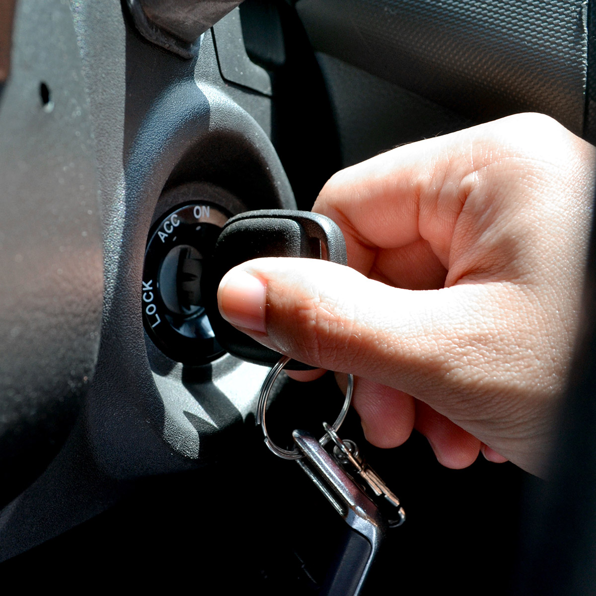 How Can Worn Car Key Repair Restore Smooth Lock and Ignition Function in Mitsubishi Vehicles?